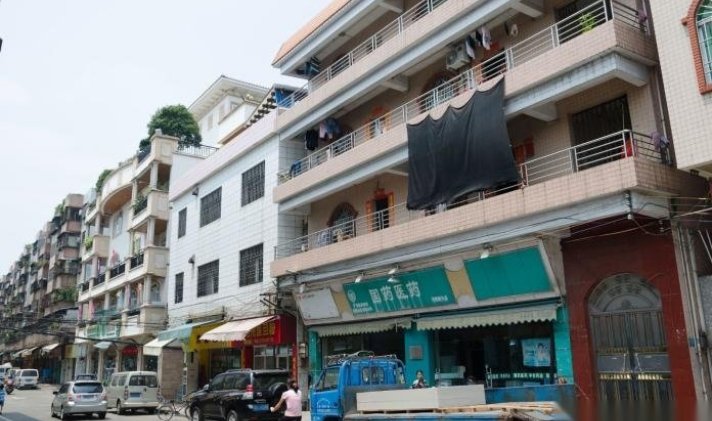顺德容桂 书院路2号容山中学牌坊. 1室1厅1卫 60平米