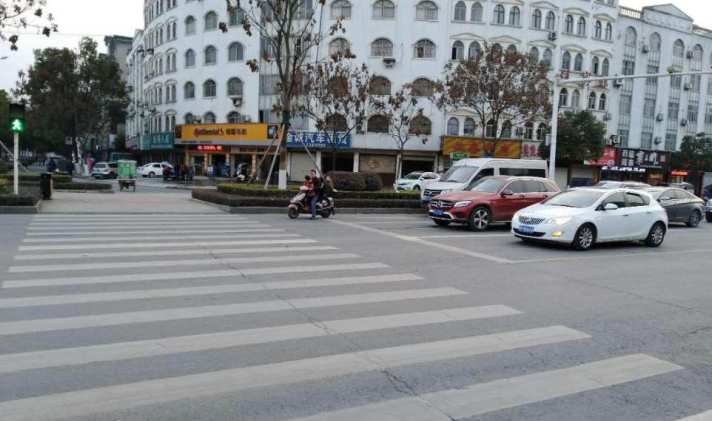 谷城 银城大道 4室1厅1卫 150平米