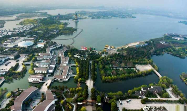 泰州华侨城纯水岸别墅 5室2厅4卫 244平米