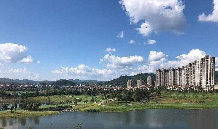 乌当区东风镇 乐湾国际 3室2厅2卫 147平米