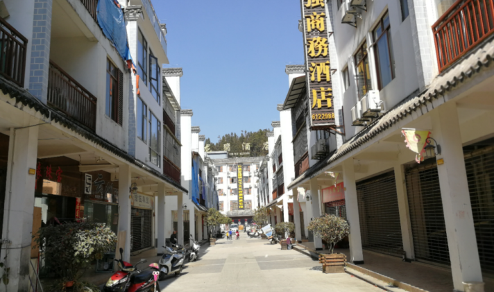 龙陵县龙陵 龙陵县珠宝城 4室2厅5卫 314平米