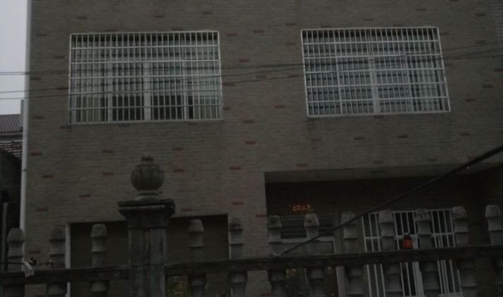 沙市区沙市 岑河镇政府附近 2室3厅4卫 300平米