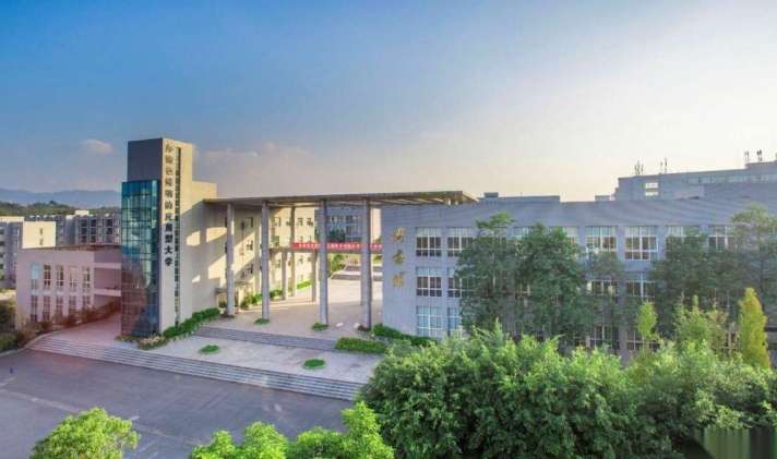 巴南南泉 重庆工程学院教职工小区 2室2厅1卫 80平米