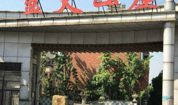 郊区 蓝天山庄 3室1厅1卫 115平米
