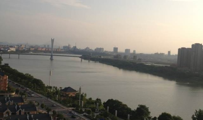 鹰潭二手房 月湖区 凯翔外滩国际 1/1 81 万 7232元/平米 3室2厅1卫 1