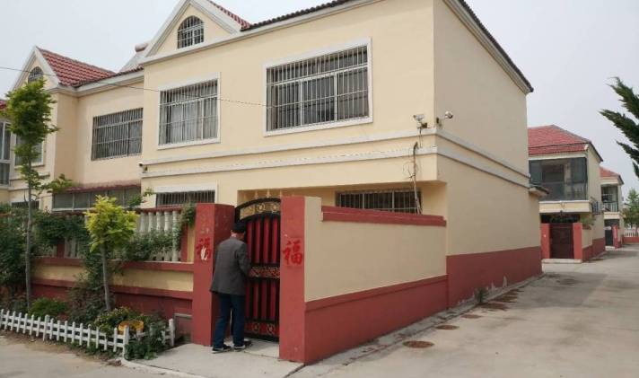 平度市 圣泉花园 5室3厅2卫 160平米