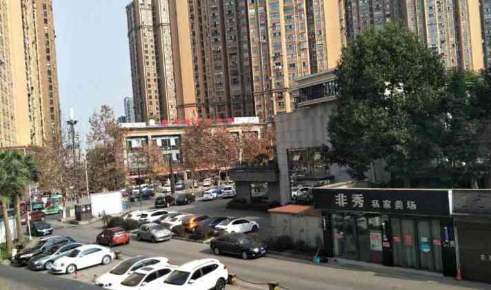 自流井区汇东 南湖俊景 3室2厅2卫 300平米