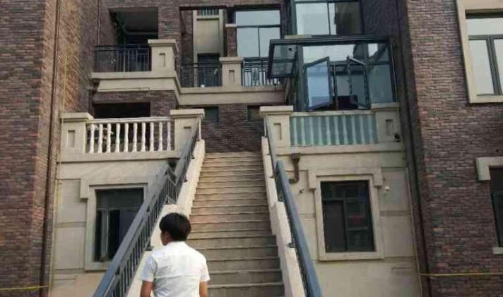 【天津路小学对面江淮印象雅苑叠加别墅3室2厅2卫 140