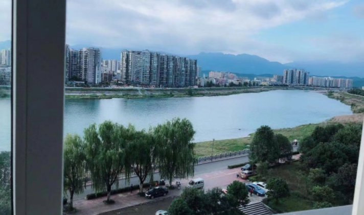 江油市 蓝湾花园二期 3室2厅2卫 122.8平米