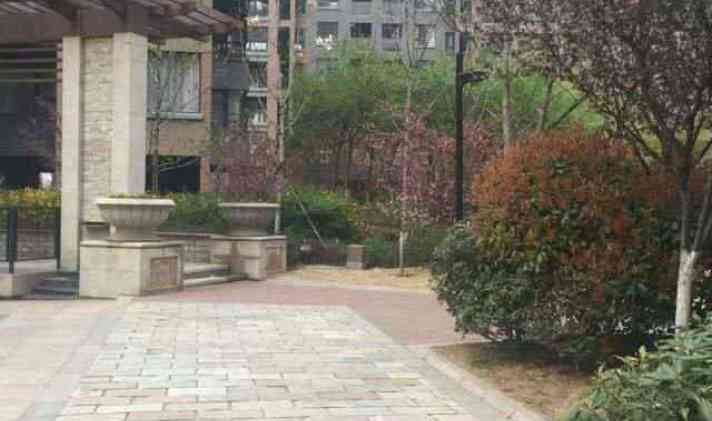 产权: 70年 年代: 2013 装修: 精装 电梯: - 御景东方(东港区日照海曲