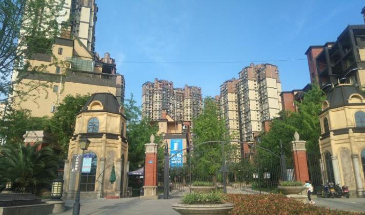 顺庆区白土坝片区 英伦城邦 3室2厅1卫 75平米