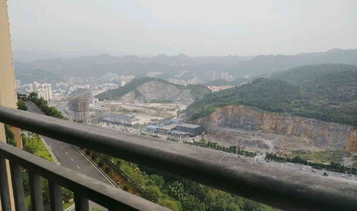 碧江区万山城区 仁山公园 4室2厅2卫 140平米